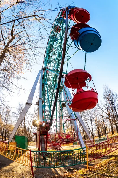 Riesenrad. Großes Aussichtsrad im Park — Stockfoto