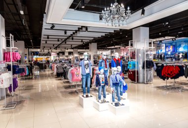 Gloria Jeans Bölümü'nde alışveriş merkezi