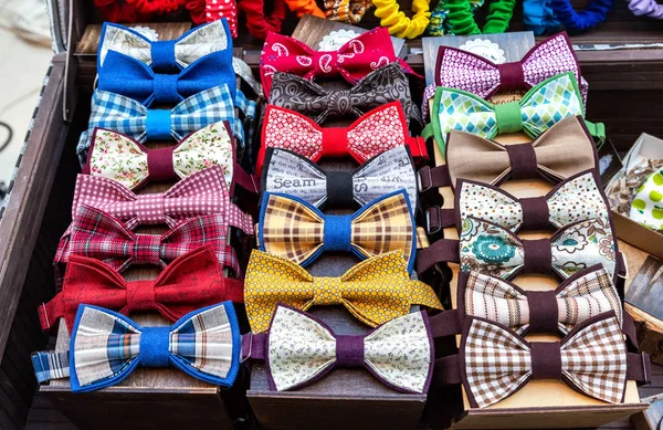 Groep van stijlvolle strikjes verschillende kleuren — Stockfoto