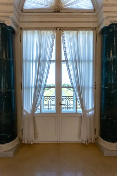 Vista de la gran ventana en el Salón de Mármol — Foto de Stock