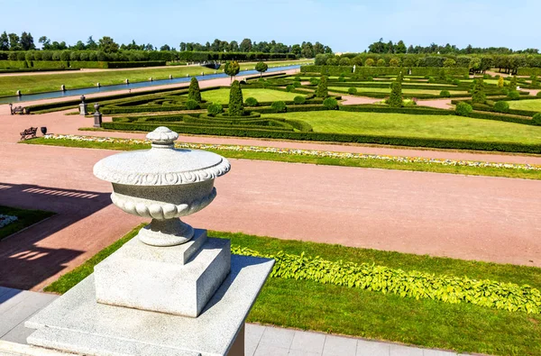 Parque del Complejo Estatal "Palacio de Congresos " — Foto de Stock