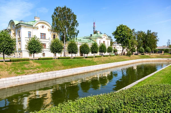 Territorio del Palacio Konstantinovsky en Strelna, San Petersbu — Foto de Stock