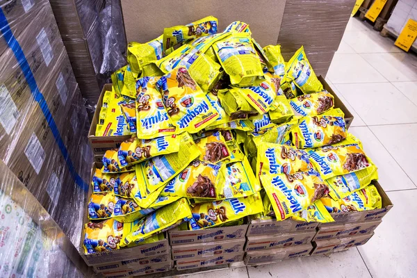 Csomagok cacoa Nesquik értékesítésre — Stock Fotó