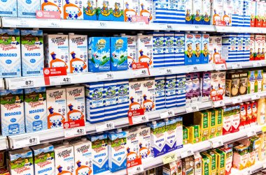 Çeşitli taze süt ve süt ürünleri hazır Satılık süpermarket 