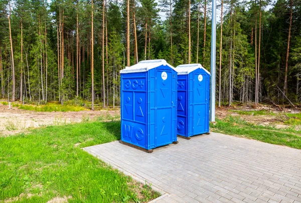 Mobiele openbare toiletten op de Russische snelweg — Stockfoto