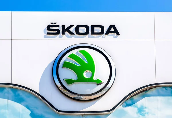 Značka prodejce Skoda — Stock fotografie