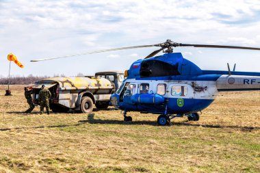 Rus Hava Kuvvetleri Mi-2 helikopteri bir saha aerodrome