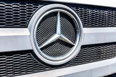 Yıldız ile bir Mercedes-Benz kamyon ızgara 