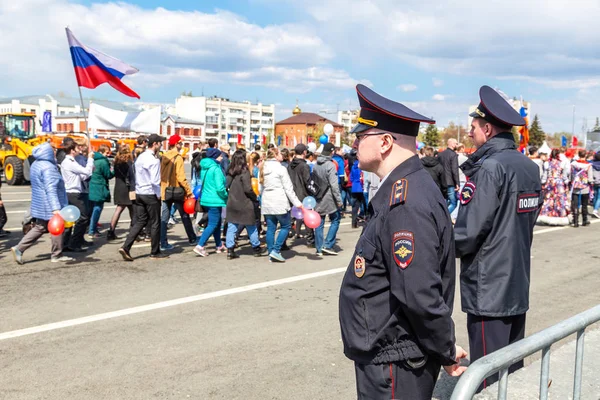 俄罗斯警察穿制服看法治 — 图库照片