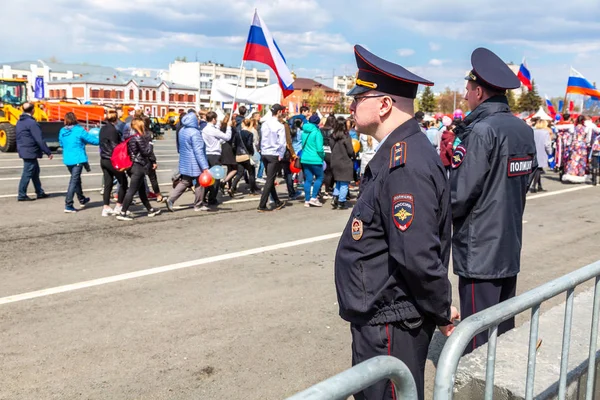 Üniformalı Rus polisler hukukun üstünlüğünü izliyor — Stok fotoğraf