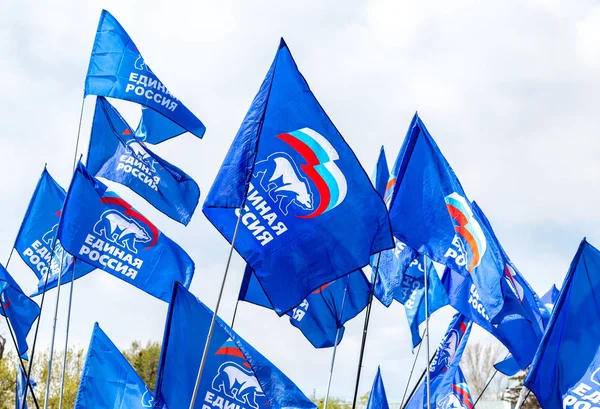 Flagi partii zjednoczonej Rosji — Zdjęcie stockowe