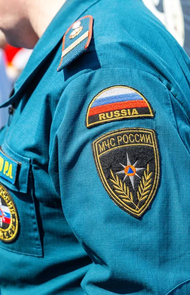 Chevron on the sleeve uniforms of the russian emercom officer — Stock Photo, Image