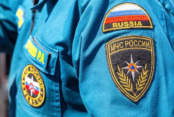 Chevron op de mouw uniformen van de Russische EMERCOM officier — Stockfoto
