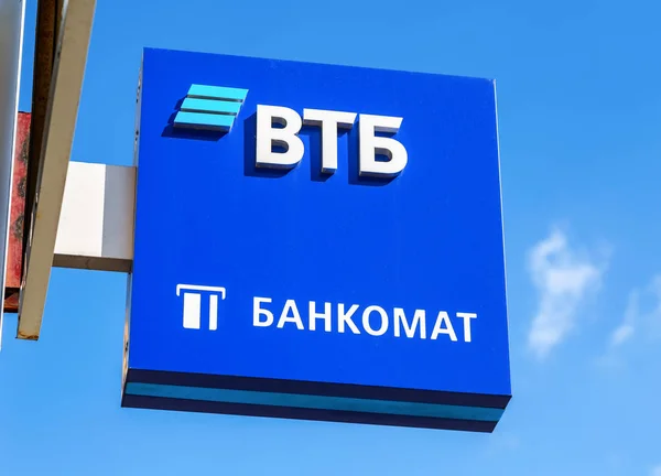 Logo bank VTB Rusia, dispenser Cash — Stok Foto
