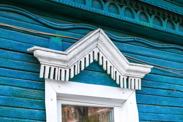 Vintage tradicional de madeira entalhada ornamento da casa velha — Fotografia de Stock