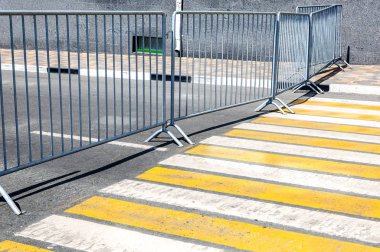 Yolda Yaya Zebra geçişi