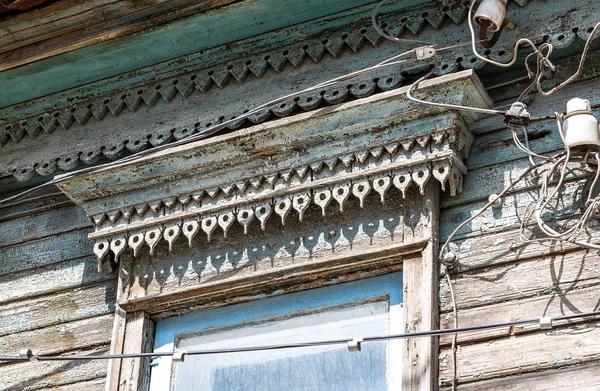 Vintage in legno intagliato ornamento della vecchia casa — Foto Stock
