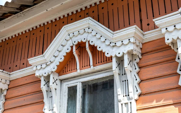 Vintage ornamento esculpido de madeira da casa velha — Fotografia de Stock