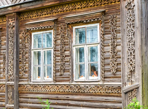 Facade of an old house decorated with wooden carvings — Stock Photo, Image