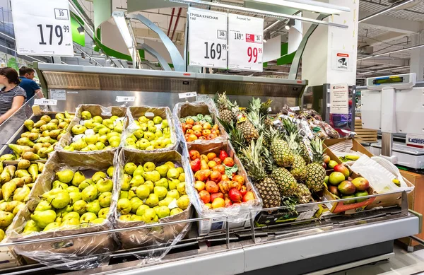 Frische Ananas und Birnen — Stockfoto