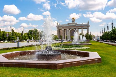 Tüm-Rus sergi cen topraklarına ana giriş