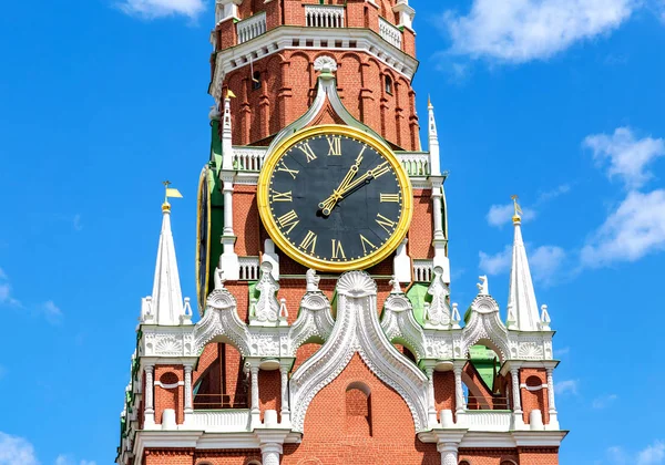 Klokkenspel klok op spasskaya toren van het kremlin van Moskou — Stockfoto