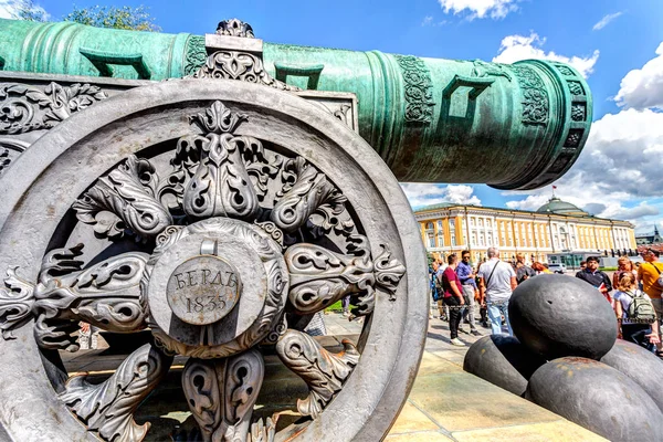 Tsaar kanon (tsaar-pushka) in het Kremlin van Moskou — Stockfoto