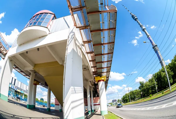 Stazione Teletsentr della strada monorotaia di Mosca e Ostankino Traino — Foto Stock