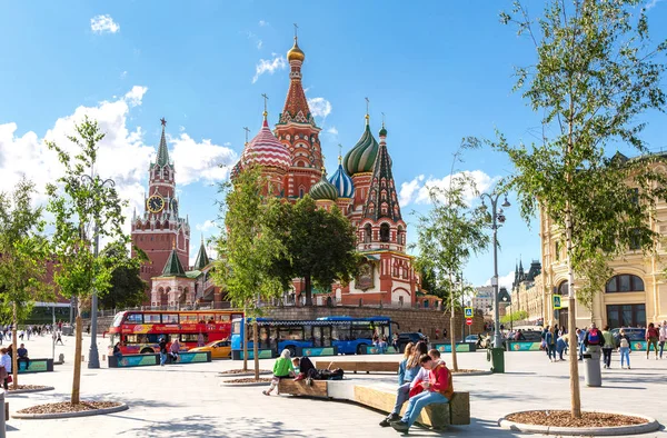 Спасская башня Московского Кремля, собор Василия Блаженного — стоковое фото