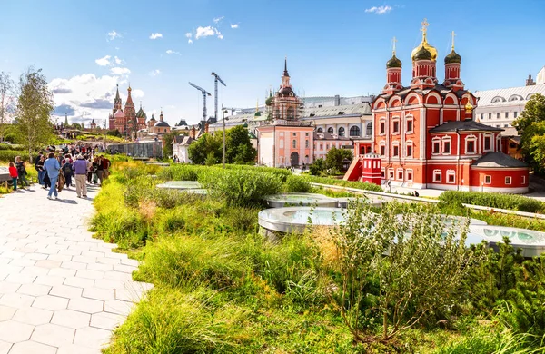 모스크바 크렘린, 바실리 축복의 대성당, 모의 공원 자리야디 — 스톡 사진