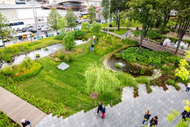 Moskova'nın merkezinde Zaryadye Parkı
