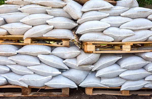 Pared de sacos de arena para defensa contra inundaciones o uso militar —  Fotos de Stock