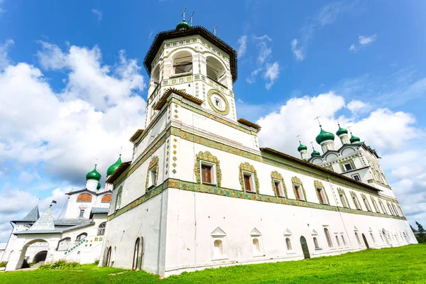 Mosteiro de Nicolo-Vyazhishchsky em Veliky Novgorod — Fotografia de Stock