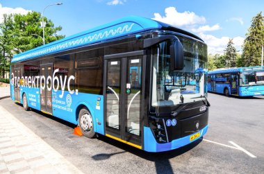 Moskova 'daki şehir caddesinde yeni elektrikli otobüs