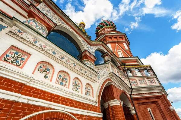 Traditional Russian architecture. Saint Basil's (Pokrovsky) Cath — Stock Photo, Image