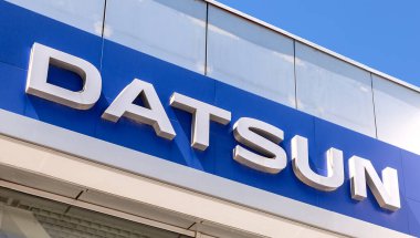 Samara, Rusya - 29 Mayıs 2020: Datsun bayii resmi dağıtıcının ofisinde. Datsun, Nissan Motor Şirketi 'ne ait bir otomobil markası.