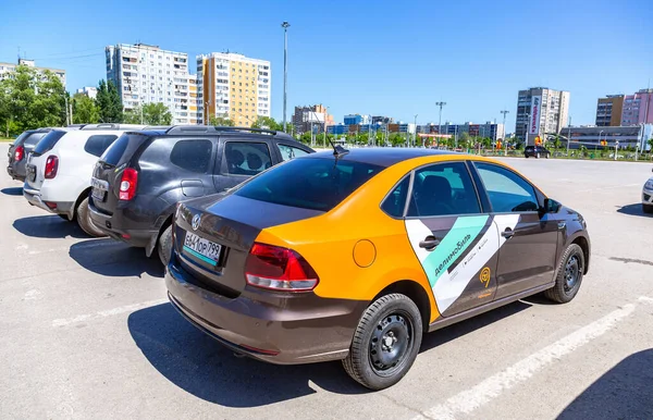 Samara Rosja Maja 2020 Samochód Dostawczy Delimobil Zaparkowany Ulicy Miejskiej — Zdjęcie stockowe