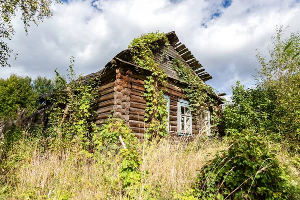 Antigua Casa Abandonada Madera Campo Día Verano Región Novgorod Rusia — Foto de Stock