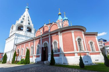 Kolomna Kremlin 'de Tanrı' nın Annesi Tikhvin 'in İkonası Kilisesi. Ortaçağ Ortodoks mimarisi. Kolomna şehri, Rusya 'yı gezmek.