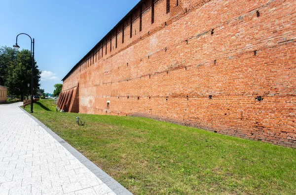 中世纪克里姆林宫的红砖墙 俄罗斯历史 观光和古建筑 — 图库照片