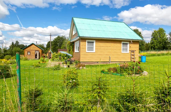 Maison Campagne Bois Confortable Avec Dépendances Bel Aménagement Paysager Été — Photo