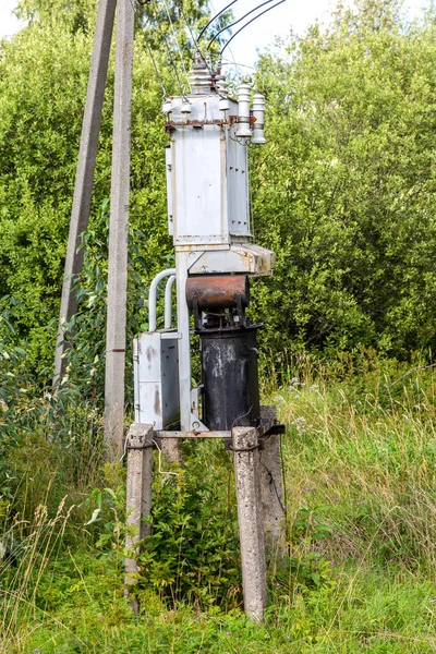 Old Voltage Power Transformer Substation Russian Village Distribution Electricity Electrical — Stock Photo, Image