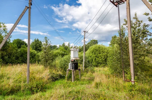 Old Voltage Power Transformer Substation Russian Village Distribution Electricity Electrical — Stock Photo, Image