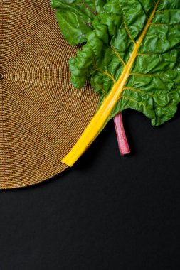 Yaprakları ve kesimler Mangold (salata pazı) yakın çekim