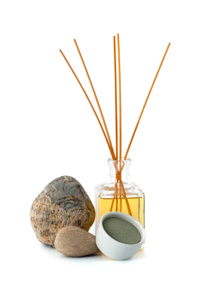 Aromatherapie und blauer Kosmetikton auf weißem Hintergrund. — Stockfoto