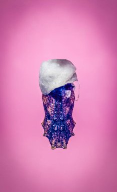 Yeşil bir pupa tropikal kelebek