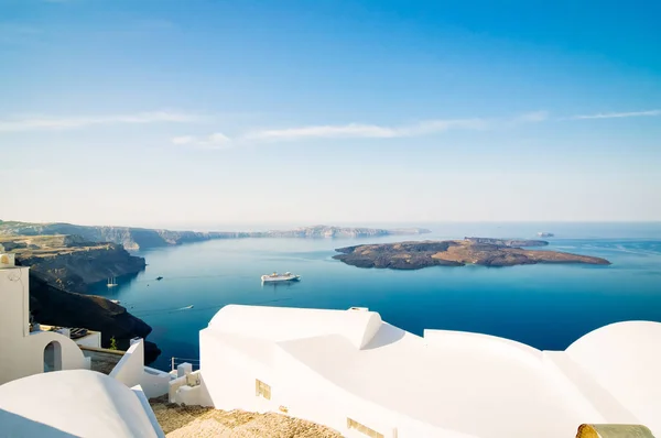 The beautiful white village Fira and vie to the Nea Kameni, — Stock Photo, Image