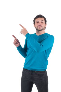 mavi bir yere işaret içinde adam