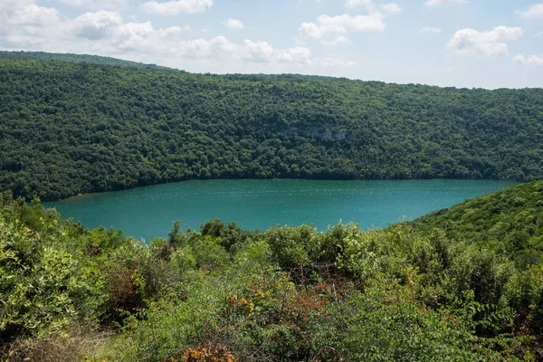 Limski Kanal auch Limski Fjord in Istrien in der Nähe von Rovinj genannt. Adria, Kroatien. — Stockfoto