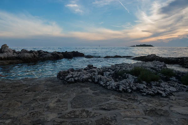 Veduta del bellissimo tramonto sul mare Adriatico — Foto Stock